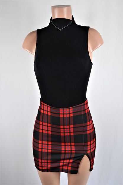 Plaid mini skirt with slit