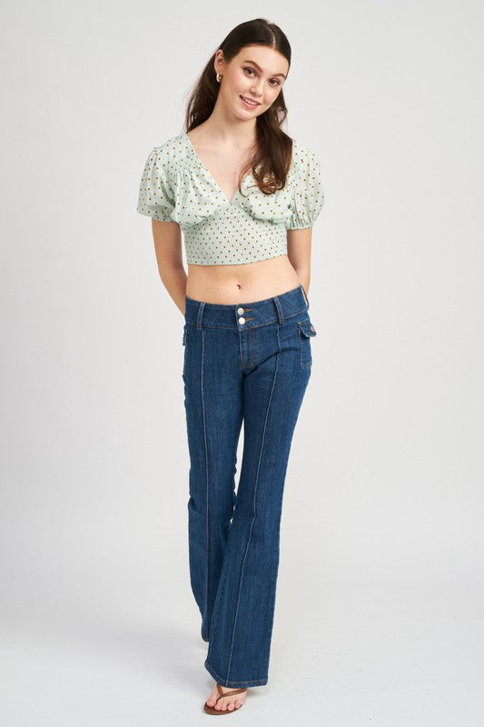 V NECK FLORAL CROP TOP WITH SMOCKING