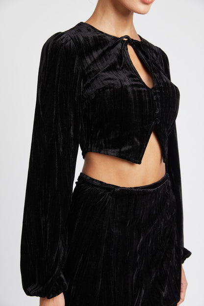 LONG SLEEVE KEYHOLE VELVET CROP TOP